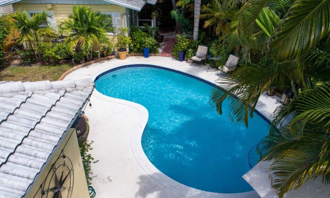Victoria Park Casa | 1BR Cottage with Heated Pool in Victoria Park