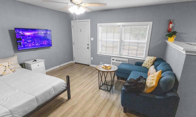 Park Place Apartamento | Spacious Apt | 3 Full Beds | Gated Parking
