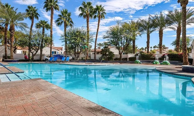 La Quinta Villa | 1BR Desert Suite w/Kitchen + Balcony + Pool View