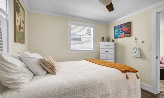 Safety Harbor Hotel | 1BR Downtown Suite | Cozy Queen Bed Harbor