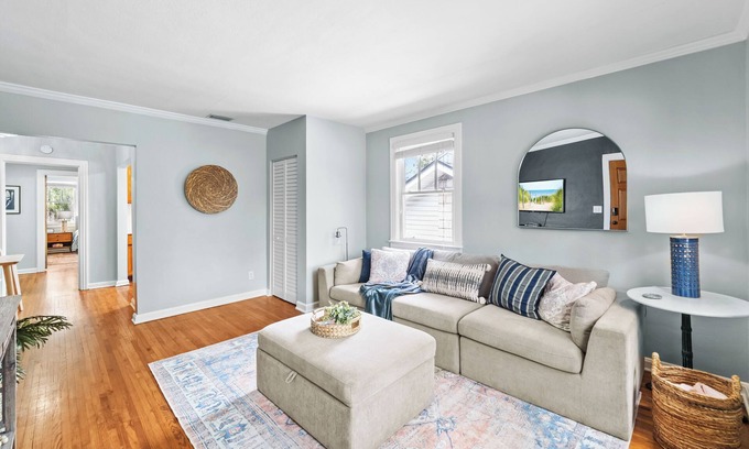 Riverside Apartamento | 1BR Historic Riverside Gem | Close to Hospitals
