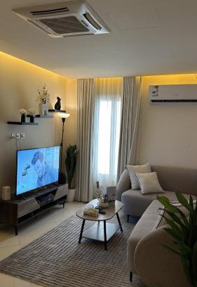 Al Ulaya Apartamento | 1BR, Living Room, Olaya