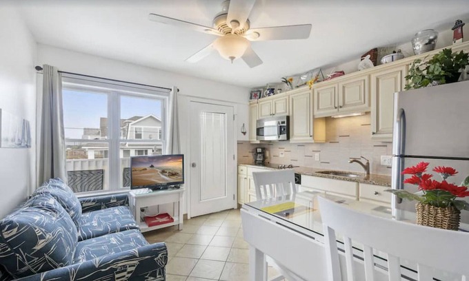 Beach Haven Condominio | 1-Bedroom oceanblock condo AND 140' from beach