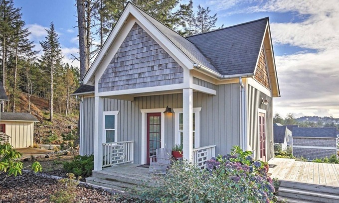 Nelscott Casa | 1BR Olivia Beach hot tub, pool, fire pit, dogs