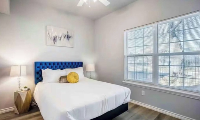 MacGregor Apartamento | 1BR The Raven Flats! A Hermann Park! Med Center!
