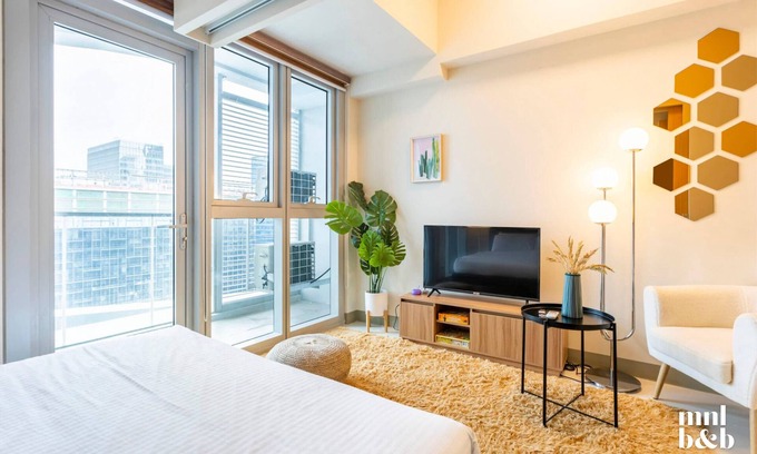 Bonifacio Global City Condominio | 1BR Unit in Uptown Parksuites Tower 2 BGC w/ Netflix, HBO Go & Disney+