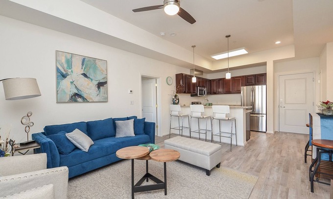 Katy Condominio | 1C| *Holiday Special* Cozy home in a Lifestyle Center| Home Away from Home|