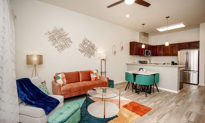 Katy Casa | 1H |Modern Urban Living in Suburban setting