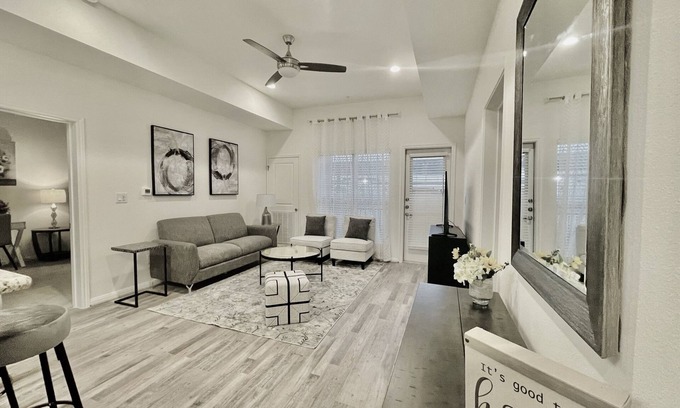Katy Condominio | 1K| Spacious Home in Gated Complex| Walk to your Daily Needs