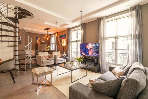 8th Arrondissement Apartamento | 1min Walk From Champs Elysées - Avenue Montaigne - AC - Self-Checkin - Working Desk