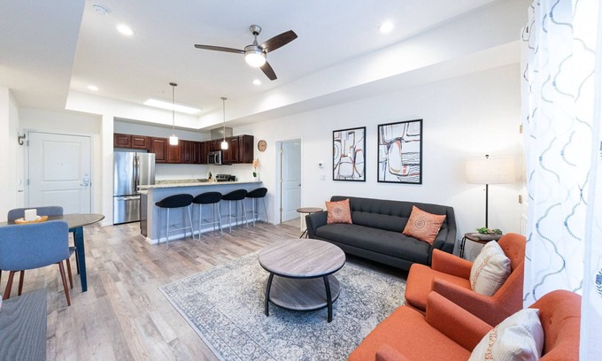 Katy Condominio | 1O | Charm in Katy Asian Town & Marketplace
