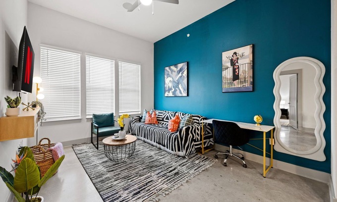 Fort Worth Apartamento | 1st Floor Apt- 2min to TCU + King Bed + Pool + Gym + Parking
