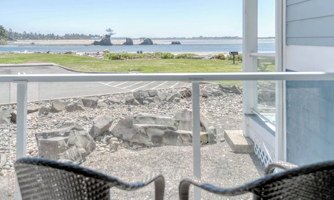 Lincoln City Condominio | 1st Floor Condo on Siletz Bay, amazing views, beach access, Taft District