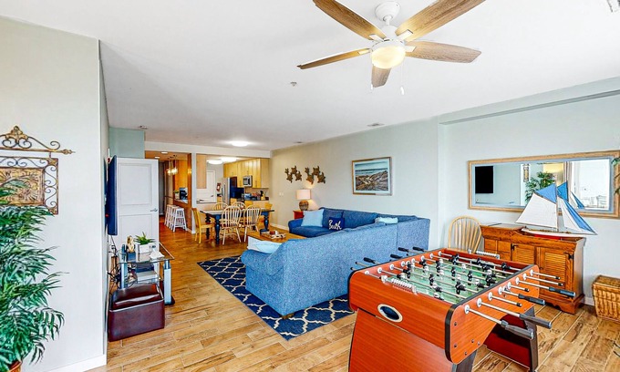 Sandbridge Condominio | 1st-floor condo near the beach with balcony, grills, outdoor pool & gym