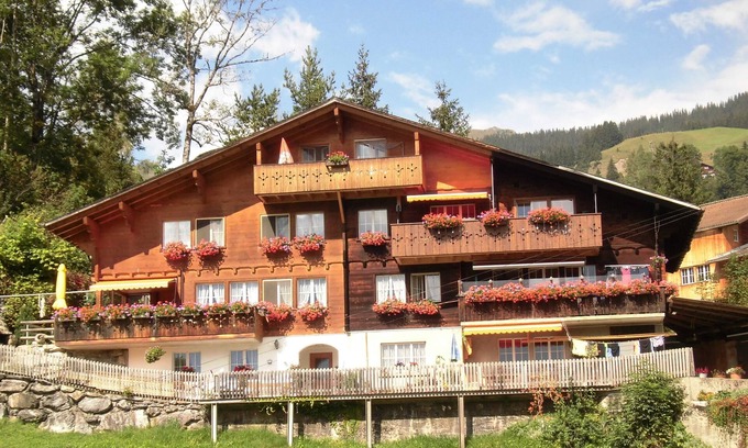 Goldern Chalet De Esquí | Apartamento con balcón y fantásticas vistas de las montañas y glaciares