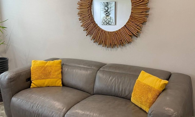 Croissant Park Apartamento | 2/1 close to Downtown Fort Lauderdale, Free Parking, Washer and Dryer