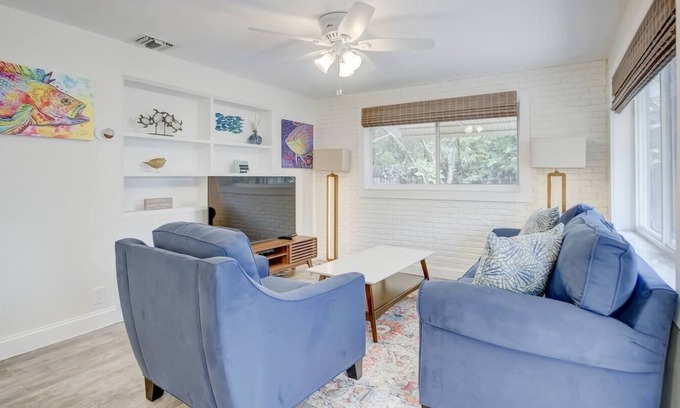Downtown Fort Lauderdale Cabaña | 2/1, Close to Las Olas/Beach, Port, FLL.