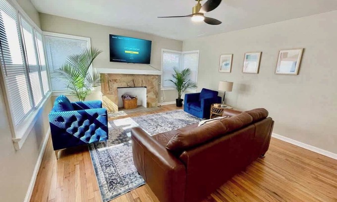 Dixieland Casa | 2/1 Fenced Home Pet Friendly