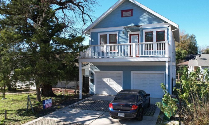 Northside Casa | 2/1 Inner Loop Home near Rail & Downtown