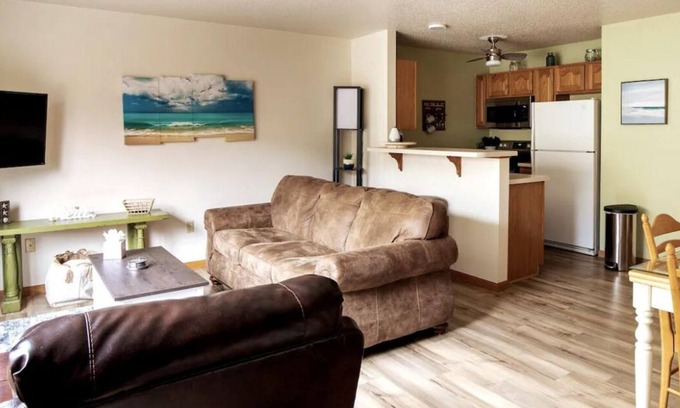 Downtown Kenosha Casa | 2/2.5 Lake Michigan Beachfront Pet Play Game Room
