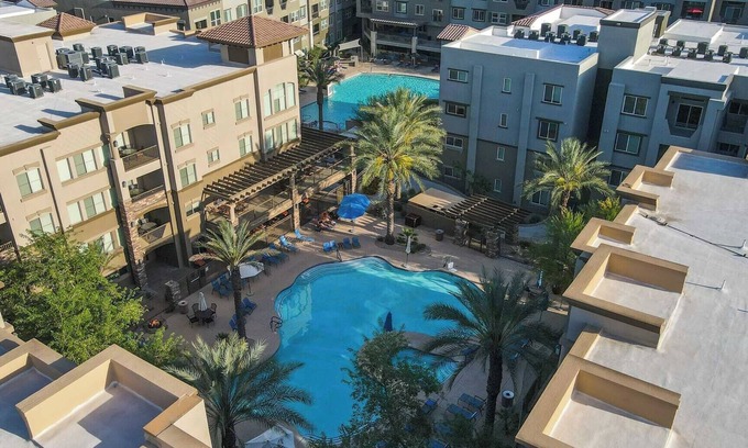 Desert Ridge Condominio | 2/2 Highly Desired Toscana at Desert Ridge. Every Amenity you need!