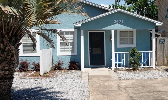 Holiday Beach Cabaña | 2/2 Private Cottage Walk to Gulf Ages 25+ Sleeps 8 Sm Pet w apprvl/fee
