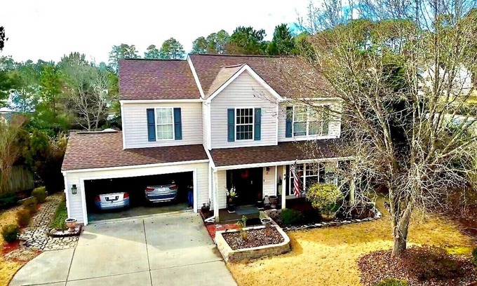 Apex Casa | 2,300 Sqft 2 Story Home With 3 Bedrooms 21/2 Bathrooms in Apex North Carolina