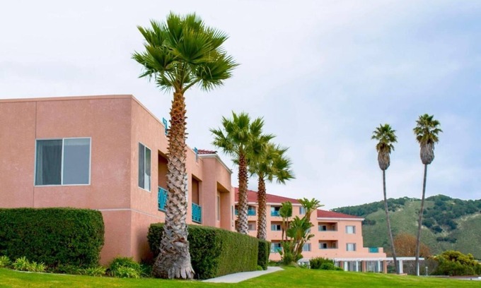 Avila Beach Hotel | 2 Avila Beach Rooms w/ Pool, Free Parking + Full Kitchen & Balcony