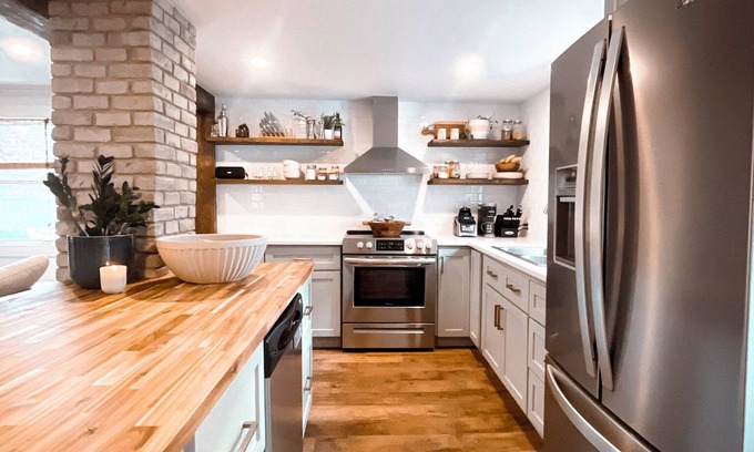 Sarnia Casa | 2 BATHROOM Executive Cottage with Office