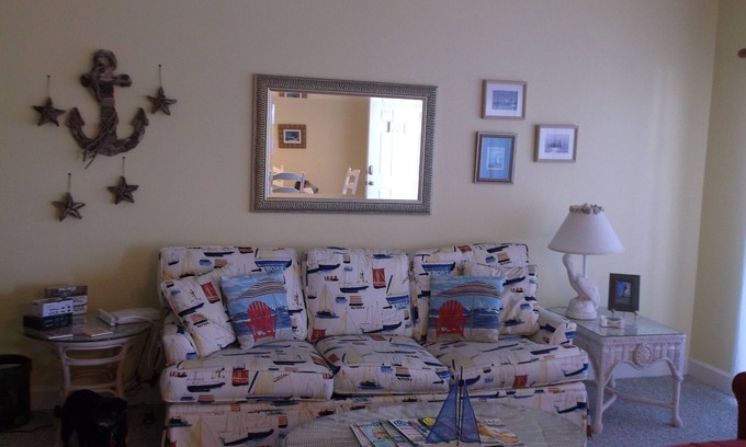 Tybee Island Condominio | 2 Bd / 2bath Condo! 200 pasos a la playa! Vista al agua!