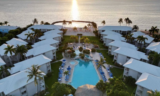 Seven Mile Beach Condominio | 2 bd/bth condo at Sunset Cove on Seven Mile Beach