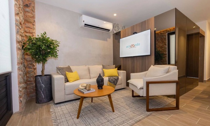 Panama City Condominio | 2 bdr 🛏️+ 1 bthr 🛁 Apt in Casco Viejo w/ Rooftop Pool 👙🌇📸