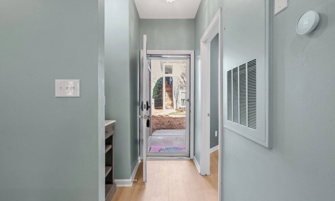 Mount Mourne Condominio | 2-BDR 2- Bathroom Pet Friendly Newly Renovated Home Perfect for Extended Stays