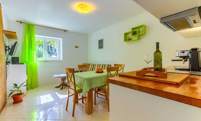 Bacvice Apartamento | 2-bdr apt with shared garden, 3 min walk to beach