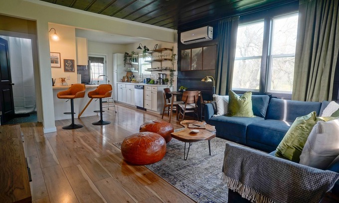 Redding Casa | 2-bdrm, 1.5 bath, dog-friendly, 5 min to downtown, tucked away, scenic views