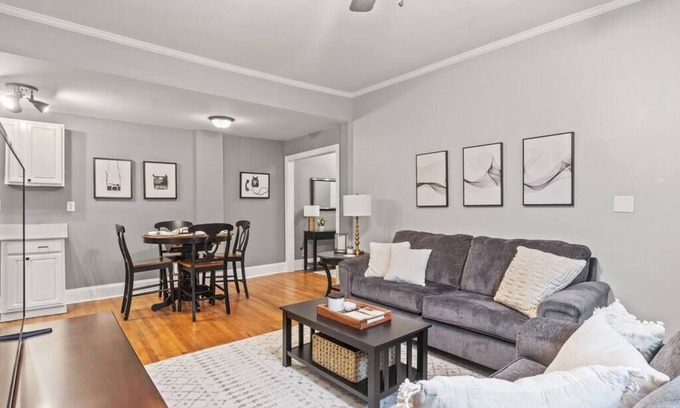 Southwest Raleigh Apartamento | 2 bdrm/2 ba in historic downtown Raleigh!