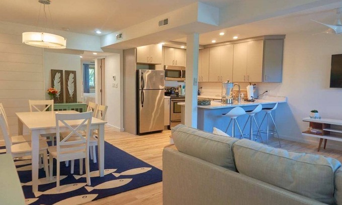 Caine Woods Condominio | 2 Bdrm/2 Bath, Sleeps 6, Pool, Balcony, Wi-Fi, TVs