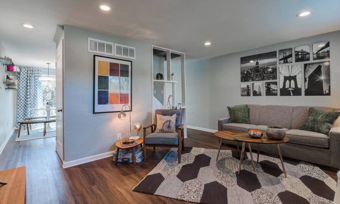 Rosedale Casa | 2 Bdrm Retreat Near KU Hospital | 30