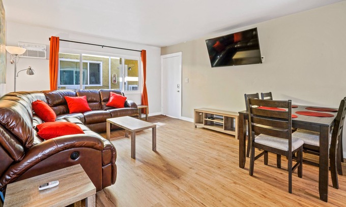 Logan Heights Apartamento | 2 Bed 1 Bath 5 minutes to Downtown San Diego Apt # 2