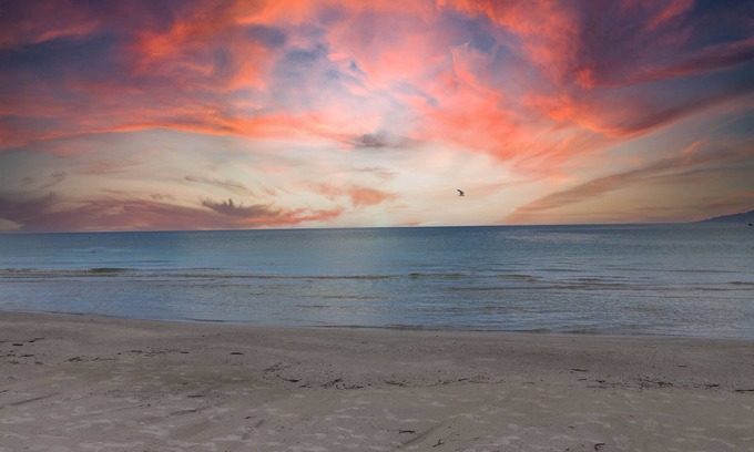 North Redington Beach Condominio | 2 Bed, 2 Bath, 1 minute walk to the sand!