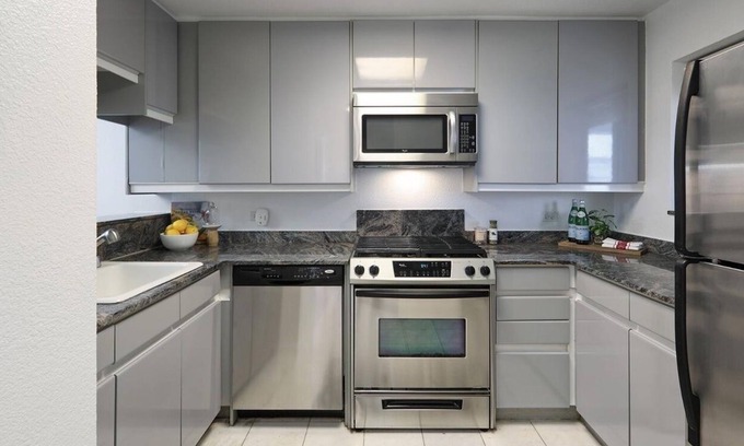Fillmore District Apartamento | 2-bed/2-bath condo next to Jefferson Square Park, close to many city attractions