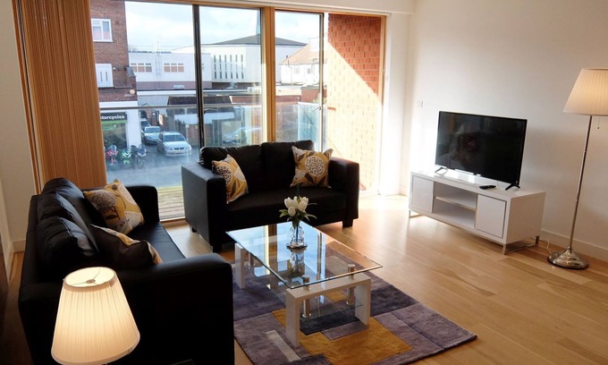 Manor Condominio | 2 Bed, 2 Bath next to the station