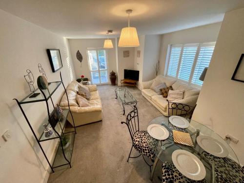 London Borough of Bromley Apartamento | 2 Bed 2 Bathroom Gated Apartment 1 Inc free Parking