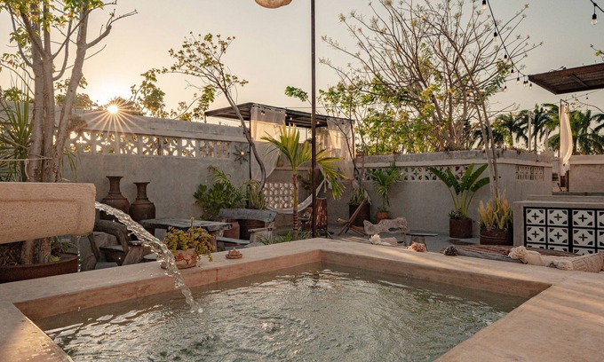 Merida Municipality Casa | 2-bed,3 bath house, rooftop, 2 plunge pools. AC. Safe. Close to centre, shops.