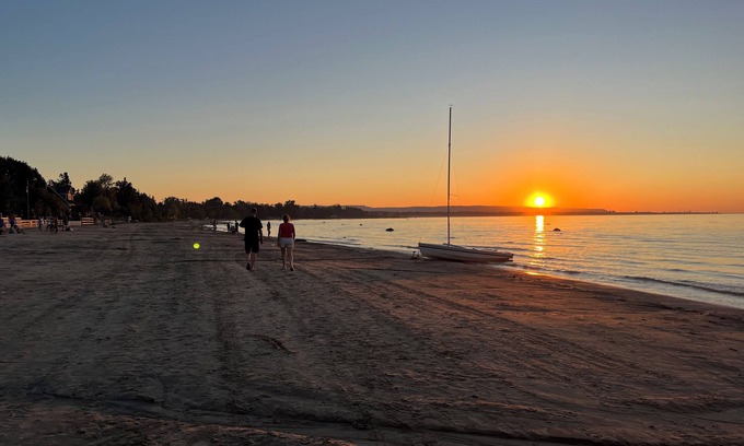 Wasaga Beach Apartamento | 2 Bed Apartment-300m to the private beach, 25 minutes to the Blue Mountain