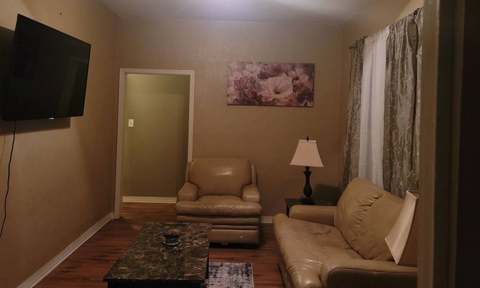 Highland Historic District Casa | 2 Bed Apartment Close 2 Downtown, 4 Long Time Stay