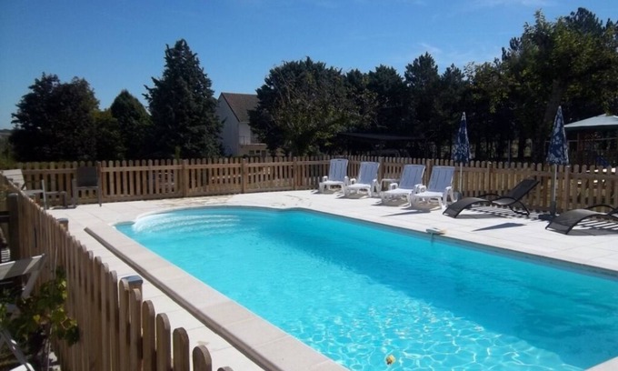 La Roche-Posay Apartamento | Apartamento de 2 dormitorios con terraza orientada al sur con vistas a la piscina