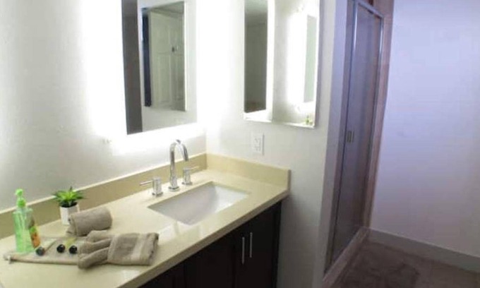 Westwood Apartamento | 2 Bed Apartment in a Full Service Building L11-A