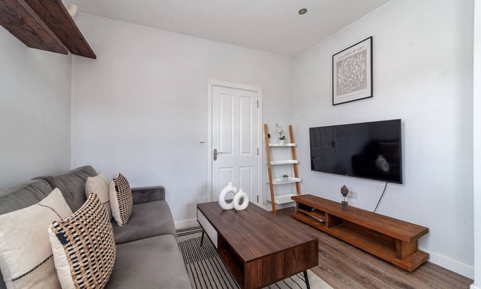 Brent Apartamento | The Brent Park Collection