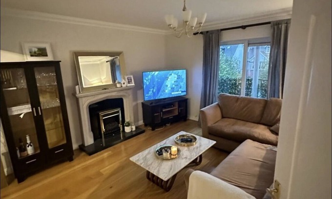 Leopardstown Apartamento | 2 bed apt in Sandyford. 10 min from Dundrum and Marley park. 2 min walk to luas